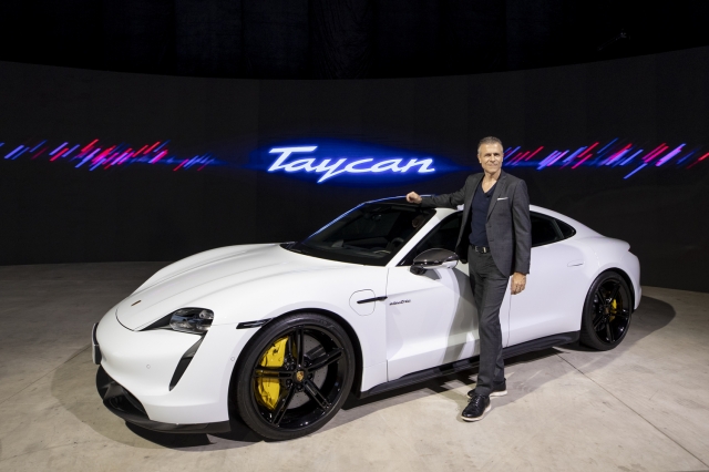 Giá xe Porsche Taycan tháng 11/2023 356992