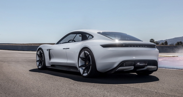 Giá xe Porsche Taycan tháng 11/2023 356996