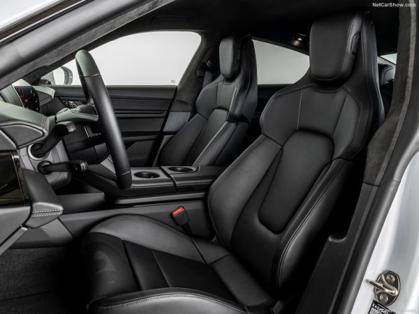 Giá xe Porsche Taycan tháng 11/2023 356999