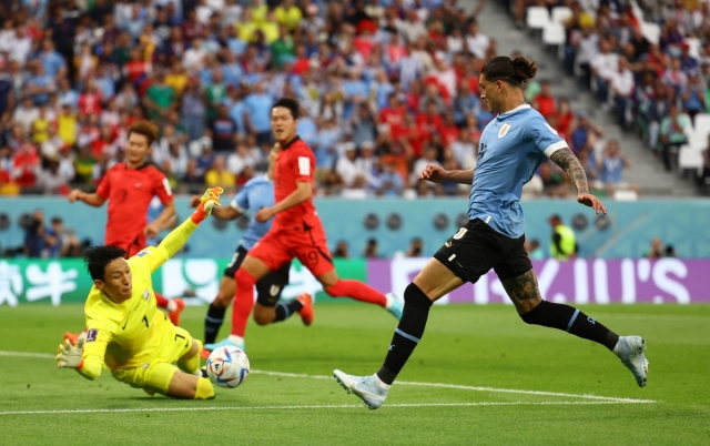 2022-11-24t133018z_1780202236_up1eibo11iglu_rtrmadp_3_soccer-worldcup-ury-kor-report