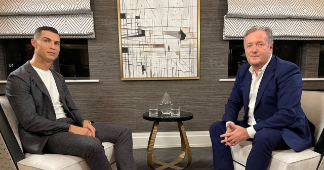 'Ten Hag phải quỳ xuống và xin lỗi Ronaldo' 242941