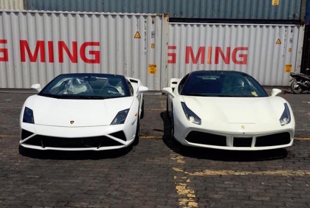 bo-doi-sieu-xe-ferrari-lamborghini-cap-cang-viet-nam
