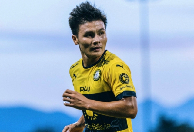 Chưa hết mùa giải, Quang Hải đã nhận tin không vui về 'tương lai' cùng Pau FC 201202