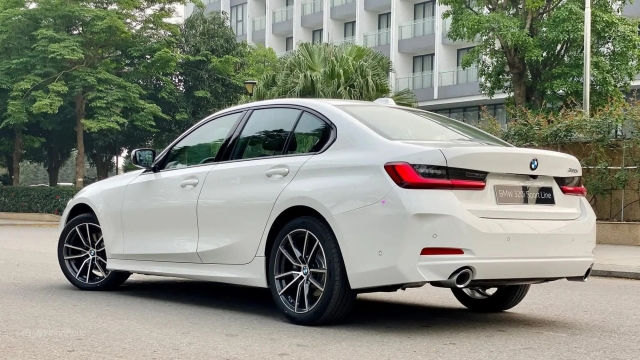 BMW 3-series giảm sâu kỷ lục, giá thấp nhất chỉ ngang ngửa Toyota Camry 276135