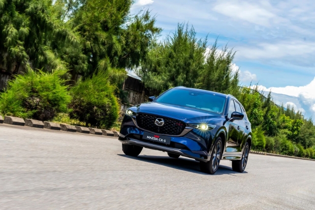 Mazda CX-5 2023 ra mắt: Thêm trang bị đấu Ford Territory, giá bán giảm bất ngờ 300982