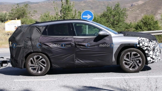 hyundai-tucson-facelift-side-view-spy-photo-1689356494467_result