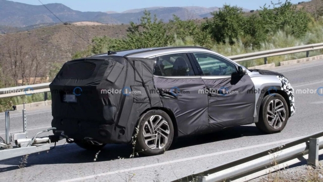 hyundai-tucson-facelift-side-view-spy-photo-2-1689356494581_result