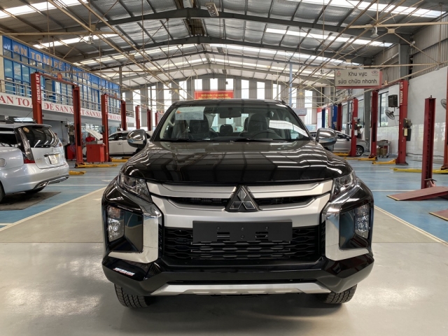 Mitsubishi-triton-4x2-at-mivec-2020-mau-den-1
