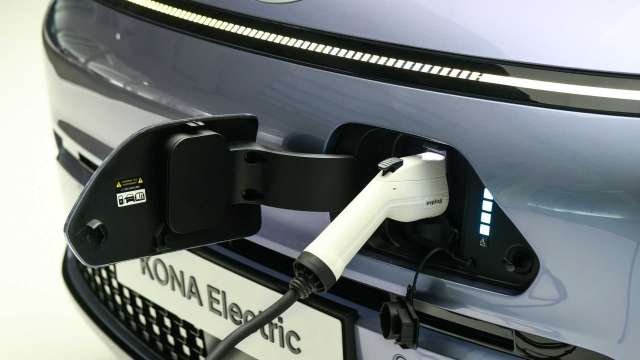 2024-hyundai-kona-electric-3-6-9764-8881-1678180505
