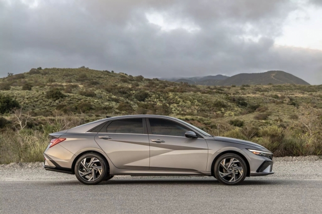 2024-Hyundai-Elantra-US-19-2048x1366_result