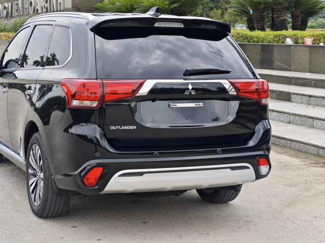 Mitsubishi Outlander ‘siêu lướt’ lăn bánh vỏn vẹn hơn 7.000 km được rao bán với giá ngỡ ngàng 321034