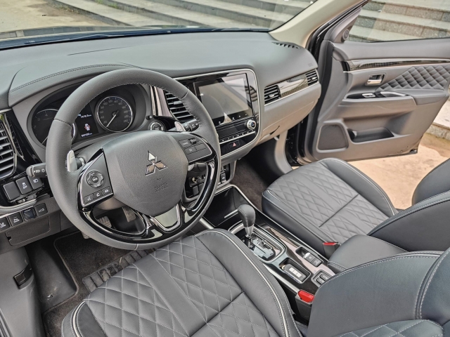 Mitsubishi Outlander ‘siêu lướt’ lăn bánh vỏn vẹn hơn 7.000 km được rao bán với giá ngỡ ngàng 321035