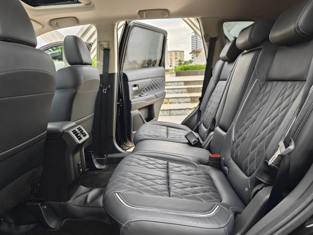 Mitsubishi Outlander ‘siêu lướt’ lăn bánh vỏn vẹn hơn 7.000 km được rao bán với giá ngỡ ngàng 321037