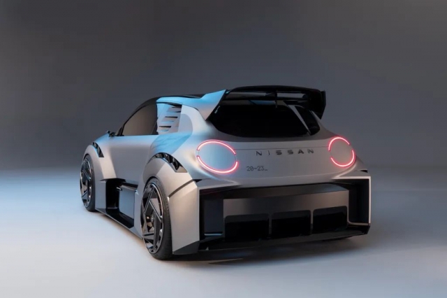 Nissan-sporty-urban-EV-2_result