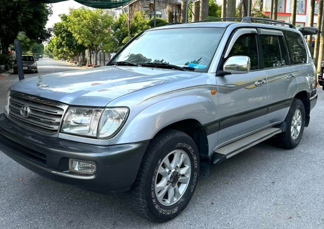 Lăn bánh gần 20 năm, ‘xe chủ tịch’ Toyota Land Cruiser được rao bán với giá khó tin 337658