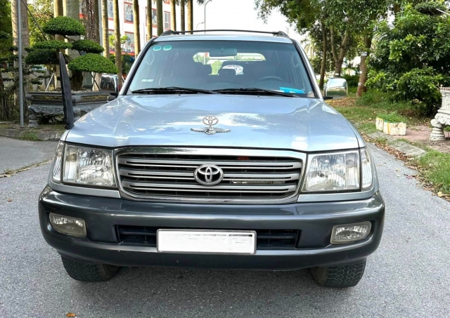 Lăn bánh gần 20 năm, ‘xe chủ tịch’ Toyota Land Cruiser được rao bán với giá khó tin 337662