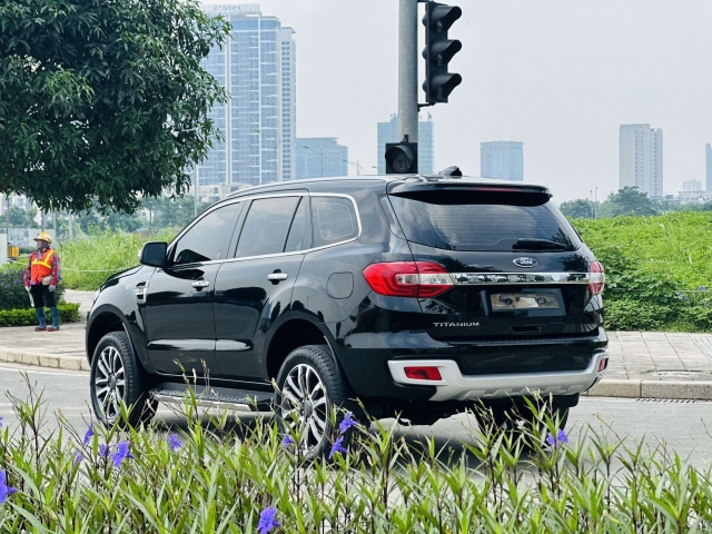Ngỡ ngàng giá bán của Ford Everest ‘lướt’ sau 2 năm lăn bánh 351150