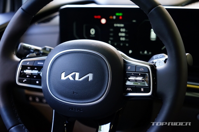 Kia Carnival 2024 chính thức ra mắt: Nâng cấp thiết kế, giá quy đổi chỉ từ 645 triệu đồng 352893