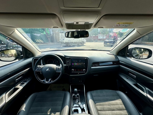 Lăn bánh 1 năm, Mitsubishi Outlander chạy ‘lướt’ xuống giá khó tin 360619
