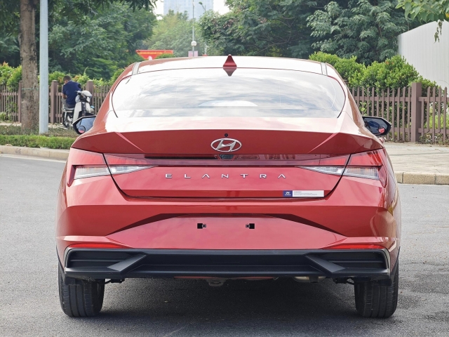 Ngỡ ngàng giá chào bán của Hyundai Elantra ‘siêu lướt’ mới lăn bánh chưa đầy 3.000 km 361063