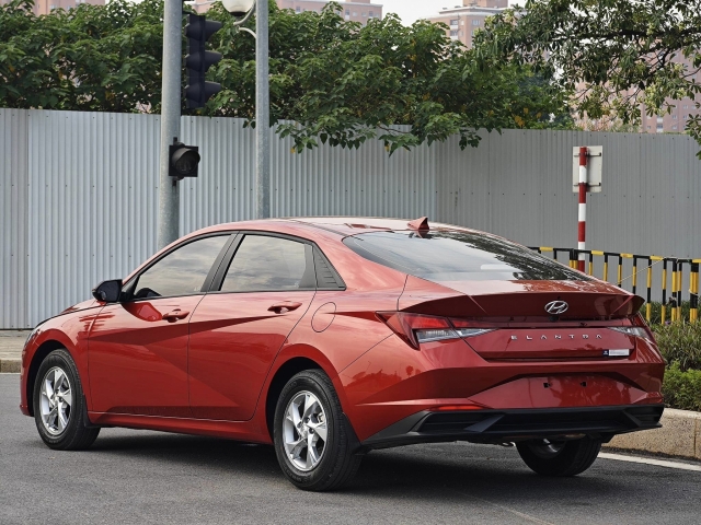 Ngỡ ngàng giá chào bán của Hyundai Elantra ‘siêu lướt’ mới lăn bánh chưa đầy 3.000 km 361065