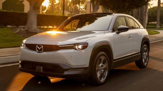 2022-mazda-mx-30-first-drive (3)