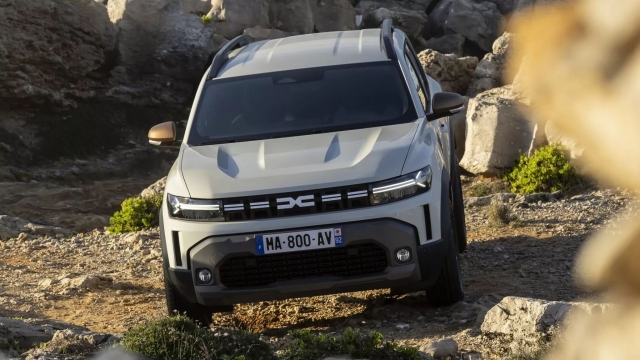 SUV ‘bình dân’ Dacia Duster 2024 ra mắt: Ngang cỡ Hyundai Creta, giá quy đổi dự kiến chỉ từ 500 triệu đồng 364864