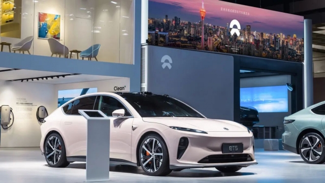 Các hãng xe điện Trung Quốc đứng trước những thách thức mới sau một năm 2023 ‘đại thắng’ 384329