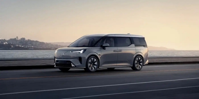Volvo ghi nhận doanh số kỷ lục trong năm 2023, ô tô điện góp công lớn 386519