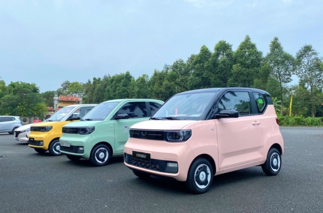 o-to-dien-ti-hon-wuling-hongguang-miniev-nhan-uu-dai-ky-luc-361422