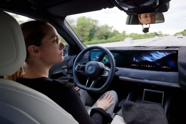 2024-bmw-i5-highway-assistant-02-6646
