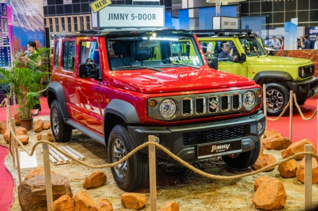 Điều gì sẽ giúp ‘bé hạt tiêu’ Suzuki Jimny trở thành mẫu xe của mọi nhà? 410353