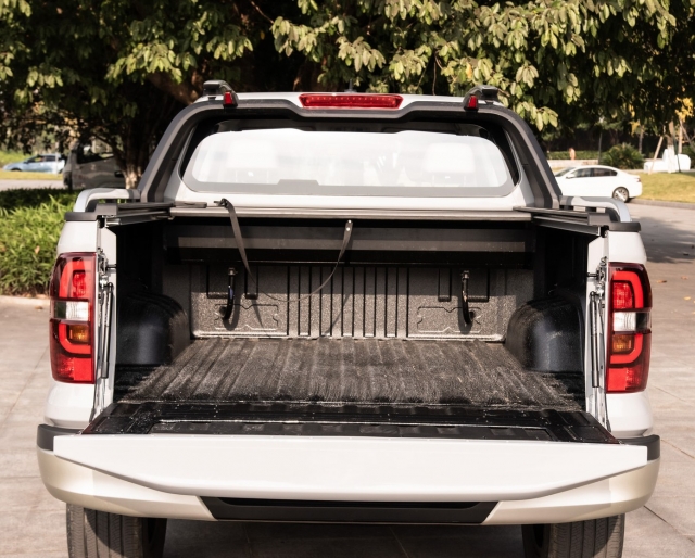 Bán tải điện ngang cỡ Ford Ranger ra mắt, giá quy đổi chưa tới 500 triệu đồng 414654