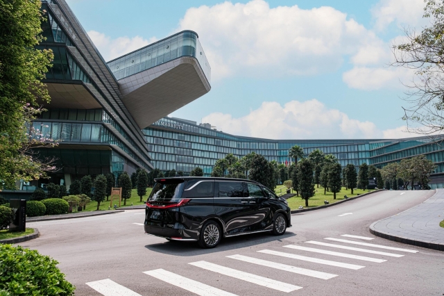 Lexus LM 500h chốt giá từ hơn 7 tỷ đồng tại Việt Nam, tiện nghi xứng danh ‘chuyên cơ mặt đất’ 429725