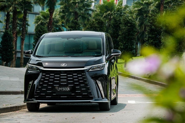 Lexus LM 500h chốt giá từ hơn 7 tỷ đồng tại Việt Nam, tiện nghi xứng danh ‘chuyên cơ mặt đất’ 429733
