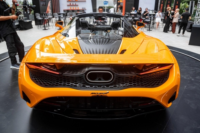 mclaren-750s-27-17133410390831937636725_result