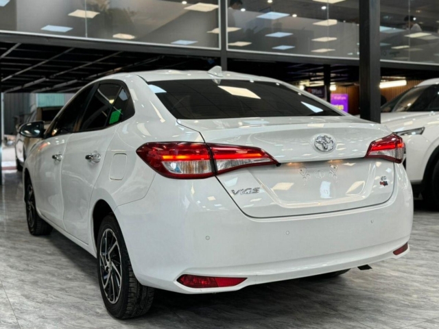 Ngỡ ngàng giá bán của Toyota Vios cũ sau 2 năm lăn bánh 446081