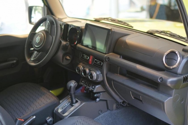 Sốc: Khách hàng Indonesia muốn mua Suzuki Jimny phải chờ tới 1,5 năm mới có xe 450237