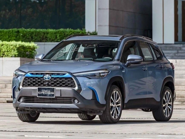 Toyota thử nghiệm bán tải Hilux chạy điện, rộng cửa về Việt Nam? 463978