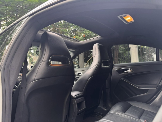 Ngỡ ngàng giá bán của Mercedes-Benz CLA 250 2015 sau gần 10 năm lăn bánh 479298