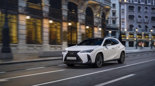 Thương hiệu xe sang Lexus xô đổ kỷ lục doanh số tồn tại suốt 35 năm 492396