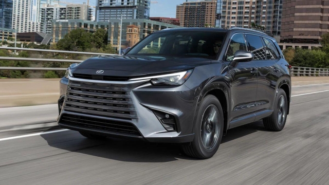 Thương hiệu xe sang Lexus xô đổ kỷ lục doanh số tồn tại suốt 35 năm 492397