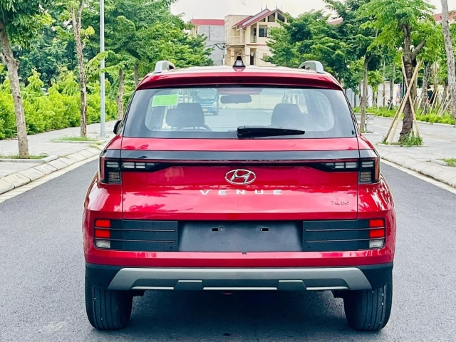 Tân binh Hyundai Venue 2024 lăn bánh vỏn vẹn 2.000 km lên sàn xe cũ với giá khó tin 505764