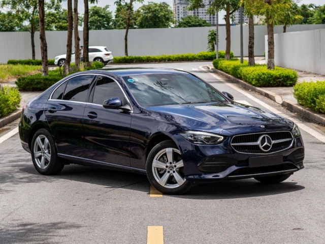 Mercedes-Benz C 200 2022 chạy ‘lướt’ 8.500 km trượt giá ngang một chiếc Hyundai Creta 509922