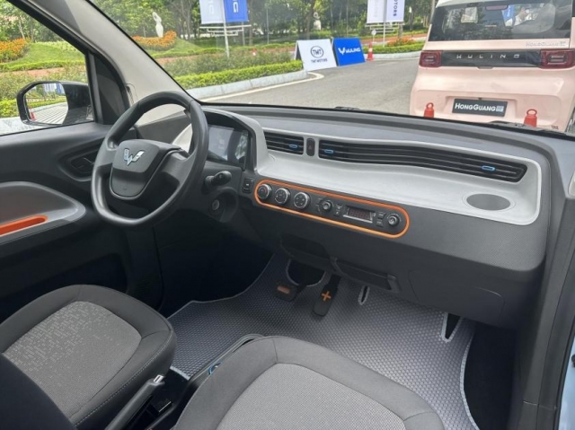 o-to-dien-ti-hon-wuling-hongguang-miniev-nhan-uu-dai-ky-luc-361424-1704976749