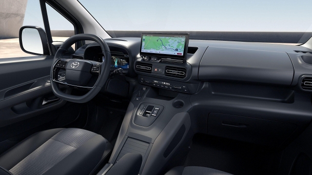 Toyota trình làng hai mẫu MPV điện mới: Chở tối đa 9 người, tầm hoạt động hơn 300 km 511179