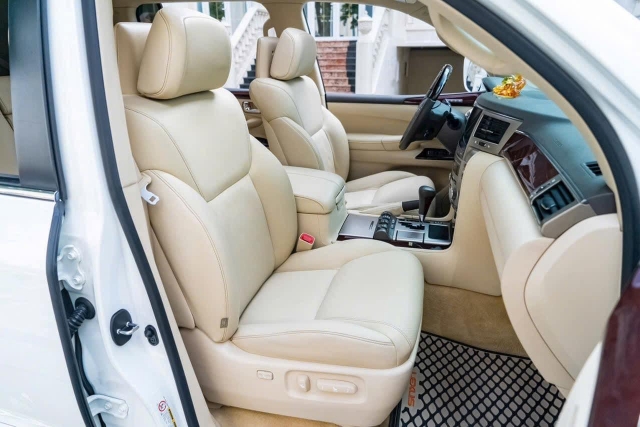 ‘SUV chủ tịch’ Lexus LX 570 2014 rao bán giá bao nhiêu sau 1 thập kỷ lăn bánh tại Việt Nam? 512637