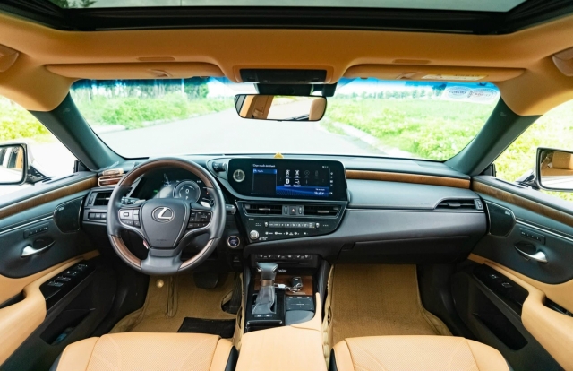 Xe hybrid Lexus ES 300h 2021 lăn bánh 3 năm chào bán với giá khó tin 514966