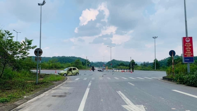 Yên Bái: Nữ ‘quái xế’ lái mô tô phân khối lớn đâm lật ô tô khiến 3 người bị thương 515848
