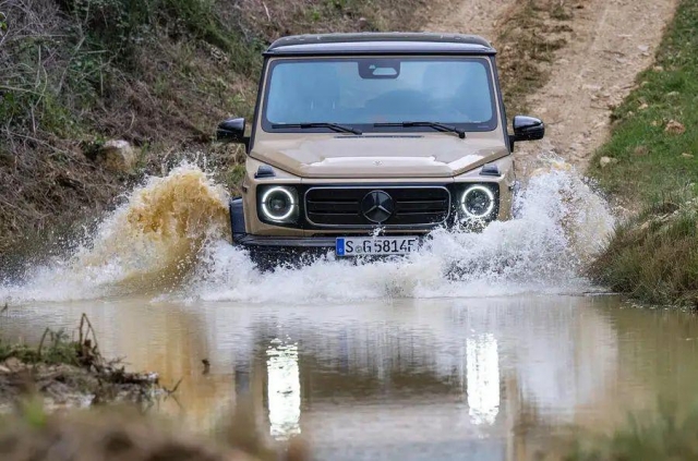 mercedes-g580-review-2024-23-watersplash_result